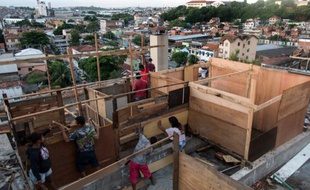 Un immeuble occupé par des habitants de Rio ne pouvant plus payer de loyer, le 4 avril 2014, à Rio de Janeiro.