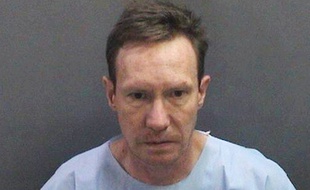 Peter Chadwick vivait dans un grand appartement au sein d'un lotissement prisé des expatriés américains, près de Mexico.