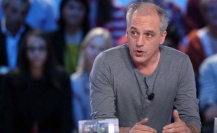 Le thème de l'emploi, dans l'unique débat télévisé d'avant premier tour lundi, a donné lieu à une confrontation d'exemples et conduit Philippe Poutou (NPA) à s'en prendre à Nicolas Sarkozy en se faisant le porte-parole des "filles" de Sodimédical près de Troyes.