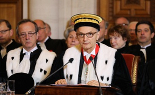 Didier Migaud, président de la Cour des comptes, en habits officiels à l'occasion des vœux de la nouvelle année.