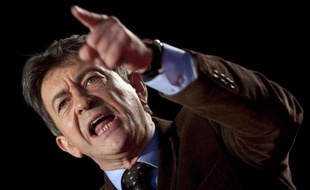 Jean-Luc Mélenchon, président du Parti de gauche, a déclaré dimanche qu'il était "le bruit et la fureur, le tumulte et le fracas", soulignant que le Front de gauche qu'il aspire à représenter en 2012 n'était pas un "supplétif de circonstance" du Parti socialiste.
