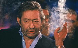 Serge Gainsbourg sur le plateau de Lunettes noires pour nuit blanche, en avril 1989.