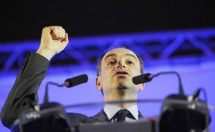 Le secrétaire général de l'UMP, Jean-François Copé, a appelé samedi les cadres du parti majoritaire, réunis à Paris, à la "mobilisation" pour faire gagner Nicolas Sarkozy en 2012 et empêcher le PS d'engager "la grande braderie de la France".