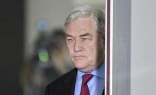 L'ancien magnat de la presse Conrad Black a été expulsé vendredi des Etats-Unis vers le Canada, quelques heures après être sorti d'une prison de Floride où il purgeait une peine d'emprisonnement pour fraude et obstruction à la justice, ont indiqué les autorités américaines.