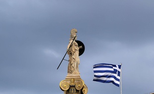 Un drapeau grec flotte à Athènes, illustration.