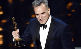 L'acteur britannique Daniel Day-Lewis a reçu un troisième Oscar du meilleur acteur pour le film Lincoln, lors de la 85e cérémonie, le 24 février 2013.