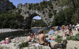 La préfecture de l'Ardèche a pris un arrêté interdisant l'alcool dans les gorges de l'Ardèche du 1er mai au 30 septembre.
