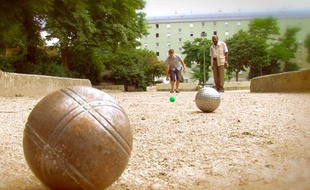 Partie de pétanque. (Illustration)