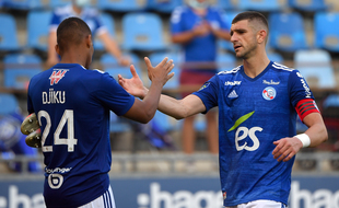 Stefan Mitrovic devrait retrouver son partenaire en défense centrale, Alexander Djiku, vendredi contre Marseille.