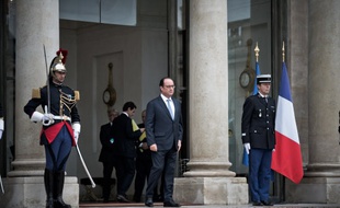 Le chef de l'Etat français sur le perron de l'Elysée