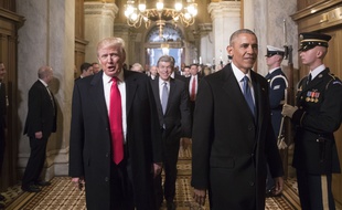 Le 45e président des Etats-Unis, Donald Trump, et son prédécesseur, Barack Obama, au Capitole, à Washington, le 20 janvier 2017.