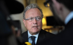L'ex-député UMP du Nord Christian Vanneste va assigner l'Etat pour "faute lourde" et "déni de justice", après la "perte" par la justice du dossier d'une plainte en diffamation qu'il avait déposée en 2012 contre L'Express.
