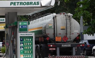 Uen station-essence de Petrobras à Rio de Janeiro le 4 février 2015