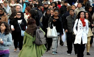Deux Français sur trois (68%) déclarent subir actuellement les effets de la crise économique dans leur vie personnelle et dans celles de leurs proches, un chiffre stable par rapport aux études précédentes, selon un sondage Ifop à paraître dans Sud Ouest Dimanche.