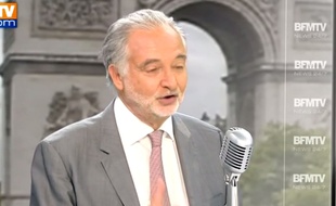 Paris, le 18 août 2014. Invité de Jean-Jacques Bourdin sur BFM TV, Jacques Attali a plaidé pour une hausse de la TVA
