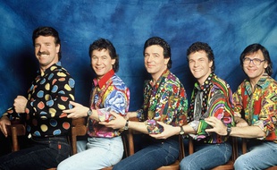 Framboisier (au centre) avec ses amis musiciens du groupe Les Musclés en 1990