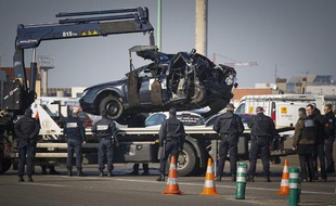 Deux policiers de la BAC de Paris sont morts dans une course poursuite sur le péripherique interieur de Paris, le 21 février 2013.