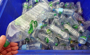 La restauration rapide est tenue d’effectuer un tri des cinq flux (papier, carton, verre, plastique et métaux) obligatoire depuis juillet 2016. (Photo d'illustration)
