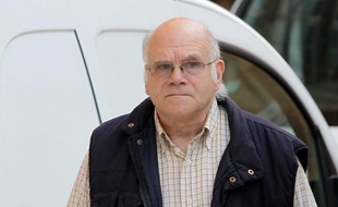 Henri Leclaire arrive le 5 août 2014 au palais de Justice de Metz où il pourrait être mis en examen pour le double meurtre d'enfants en 1986 à Montigny-lès-Metz