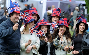 Des Britanniques fêtant la victoire du camp du «Brexit», le 24 juin 2016 à Londres.