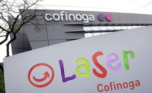 Après le "choc" de l'annonce vendredi matin de la suppression de 433 emplois net au sein du groupe Cofinoga, dont 397 sur le site de Mérignac (Gironde), syndicalistes et élus locaux ont évoqué une possible "stratégie délibérée" de l'actionnaire BNP Paribas, craignant une seconde vague de licenciements.