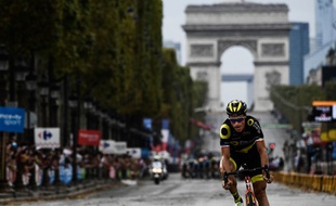 Sylvain Chavanel est entré seul sur les Champs-Elysées pour son dernier Tour de France