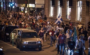 Un timide espoir de compromis se faisait jour dimanche au Québec, au 105e jour du conflit étudiant qui avait pris l'allure de contestation plus générale du gouvernement de centre-droit et relancé le débat droite-gauche pour les années à venir