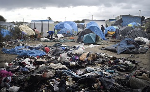 Le Conseil d’État a jugé que les conditions de vie dans la Jungle exposent les migrants à des «traitements inhumains et dégradants».