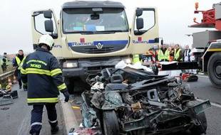 Le nombre de personnes tuées sur les routes de France métropolitaine a de nouveau fortement baissé en avril, de 22,2% sur un an, après de grosses inflexions en mars et en février, a annoncé vendredi la Sécurité routière dans un communiqué.