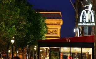 Le Mac Donald sur les Champs Elysées le 20 octobre 2006