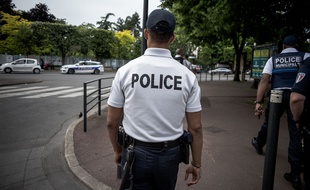 Un policier à Argenteuil dans le Val-d'Oise.