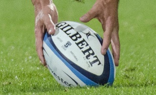 L'ancien talonneur international Laurent Bénézech affirme dans une interview au Monde que "les preuves (du dopage dans le rugby) sont sous nos yeux mais ça n'intéresse personne" et que "le rugby est exactement dans la même situation que le cyclisme avant l'affaire Festina".