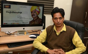 Le réalisateur indien, Kiran Kumar Devmani, le 1er février 2016 dans son bureau à Ahmedabad, dans le Gujarat, au nord-ouest de l'Inde
