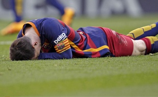 Lionel Messi a presque fait perdre connaissance à une spectatrice en lui tirant dans la tête, lors de Villareal-Barcelone (2-2) le 20 mars 2016.