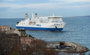 Arrivée du navire "Paglia Orba" de la SNCM, le 5 janvier 2016 dans le port de Marseille