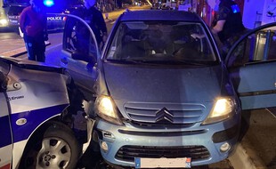Les fuyards ont percuté le véhicule des policiers, cette nuit à Montauban.