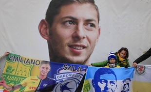 Le portrait d'Emiliano Sala affiché aux grilles à la Beaujoire.