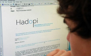 Contre le piratage, la Haute autorité pour la diffusion des oeuvres et la protection des droits sur Internet (Hadopi) envoie des courriels d'avertissement aux personnes ayant illégalement téléchargé du contenu