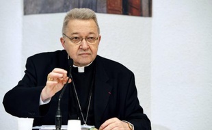 Manipulation de l'embryon, famille menacée, mariage homosexuel: le cardinal-archevêque de Paris, Mgr André Vingt-Trois, a fait part de ses préoccupations, jeudi soir, au micro de RTL.