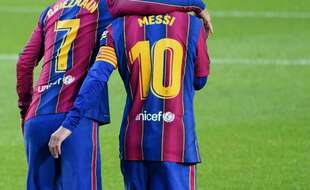 Antoine Griezmann et Lionel Messi, sur la pelouse du FC Barcelone le 7 novembre 2020.