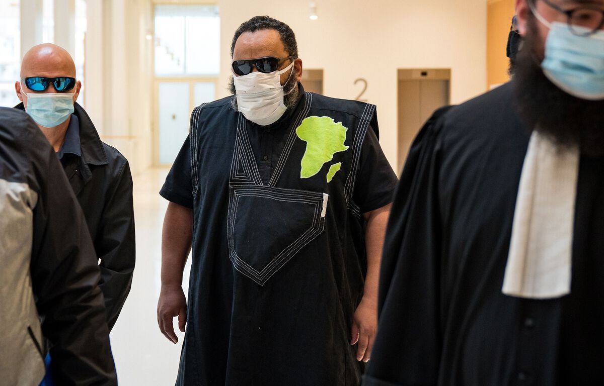 Dieudonné Fraude Fiscale Détournement d'argent : Dieudonné condamné à deux ans ferme en appel pour  abus de biens sociaux et fraude fiscale
