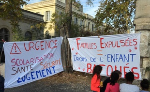 Un rassemblement s'est fait devant l'école Bugeaud