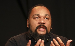 Dieudonne M’bala M’bala le 20 mai 2017 au Théâtre de la Main d'Or à Paris.