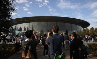 Des visiteurs dans l'Apple Park à Cupertino, en Californie (image d'illustration).