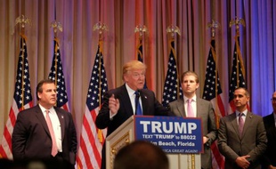 Le candidat républicain Donald Trump lors d'un discours de campagne, à Palm Beach en Floride, le 1er mars 2016