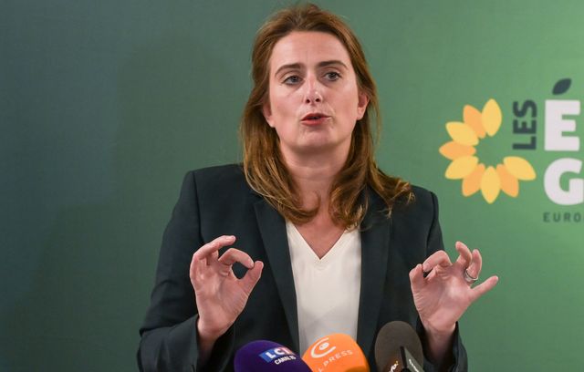 Marine Tondelier, la secrétaire nationale du parti Les Ecologistes, a officialisé sa candidature à l’Elysée ce mercredi 22 octobre 2025. Elle veut porter « une écologie qui tend la main, pas qui pointe du doigt. On ne veut pas emmerder le monde, on veut le sauver ».