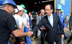François Hollande en déplacement dans une entreprise de Dunkerque, le 23 juillet 2013.