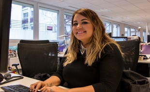 Anna Todd, l'auteure américaine de la série de romans érotiques "After", en chat à 20 Minutes le jeudi 7 janvier 2016.