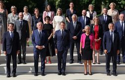 Trois ans après, le retour de Macron sur une photo officielle de gouvernement