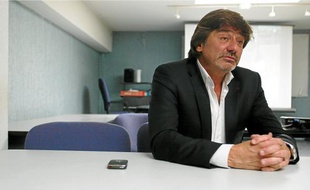 Vu comme un « grand flic » jusqu'alors, Michel Neyret a passé sa carrière à Lyon et à Nice.